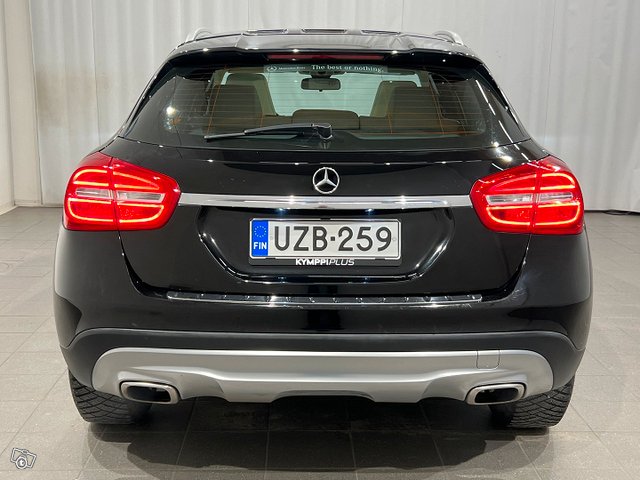Mercedes-Benz GLA 5
