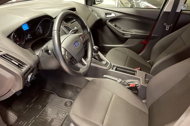FORD FOCUS 8