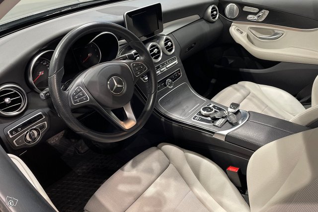 Mercedes-Benz C 8