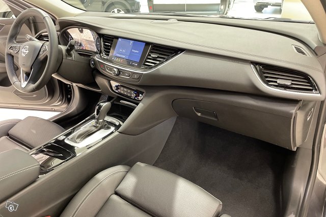 OPEL INSIGNIA 10