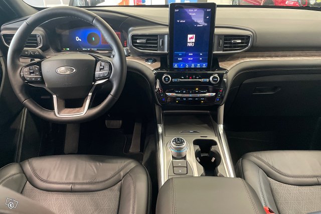 FORD Explorer 6