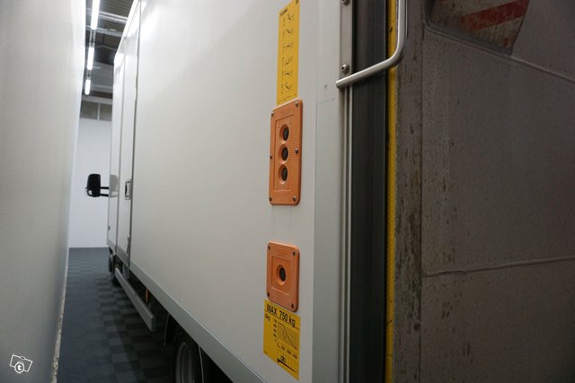 Mercedes-Benz Sprinter 8