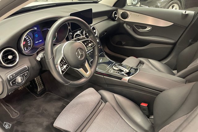 MERCEDES-BENZ C 8