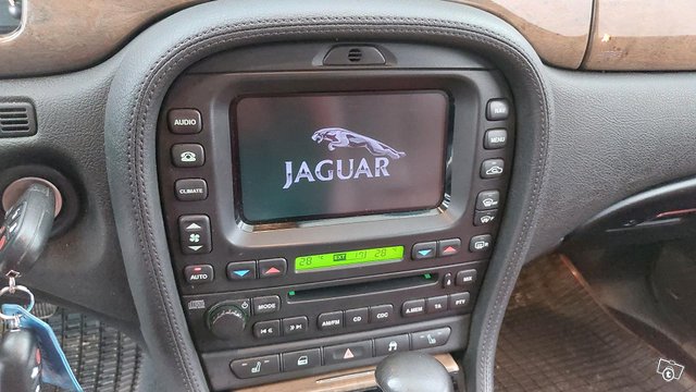 Jaguar S-Type 22