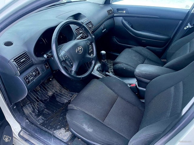 Toyota Avensis 10