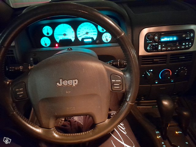 Jeep Grand Cherokee 12