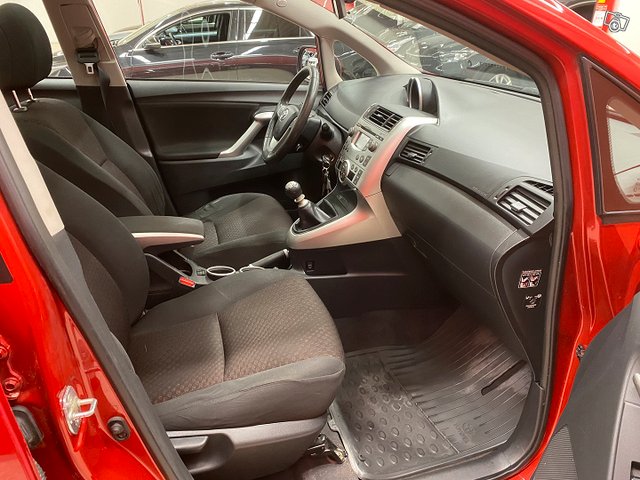 Toyota Verso 11