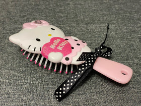 Hello Kitty hiusharja, Kauneudenhoito ja kosmetiikka, Terveys ja hyvinvointi, Vantaa, Tori.fi Hello Kitty hiusharja, Kauneudenhoito ja kosmetiikka, Terveys ja hyvinvointi, Vantaa, Tori.fi