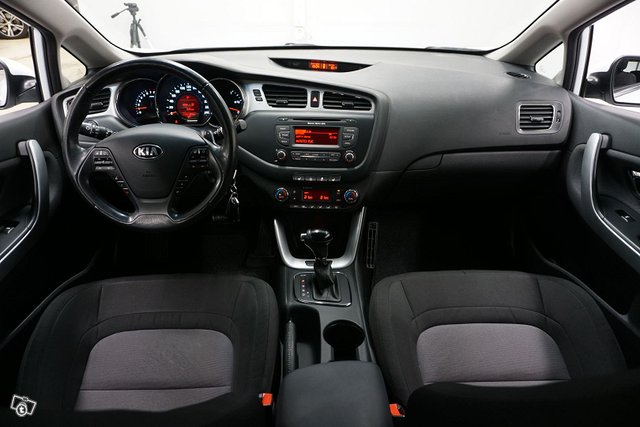 Kia ProCeed 9