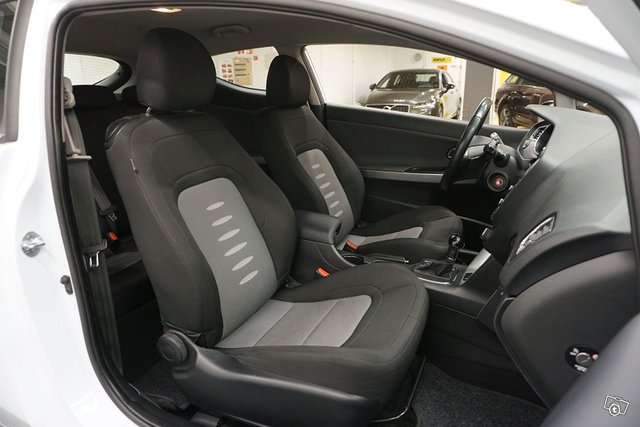 Kia ProCeed 13