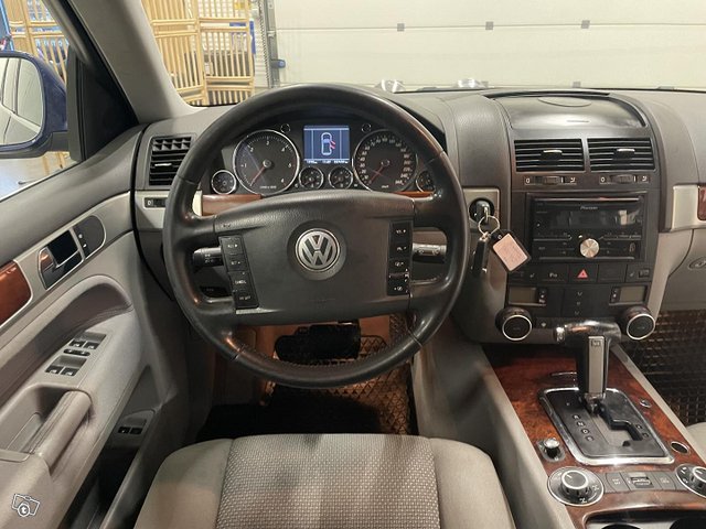 Volkswagen Touareg 8