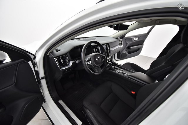 VOLVO V60 13