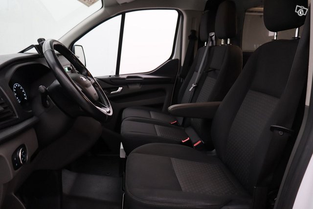 Ford Transit Custom 10