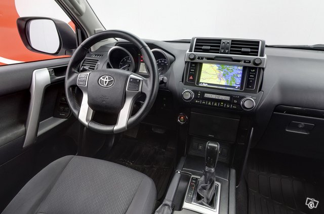 Toyota Land Cruiser 12