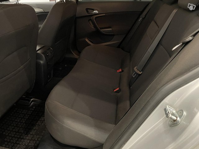 Opel Insignia 9