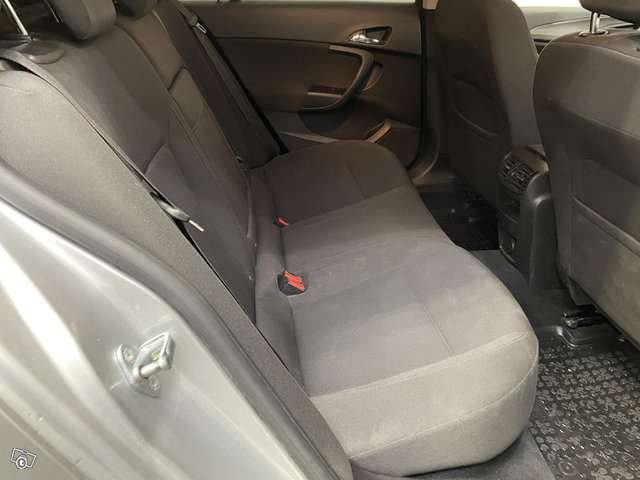 Opel Insignia 11