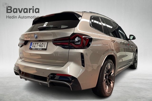 BMW IX3 2