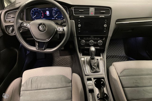 VOLKSWAGEN GOLF 7