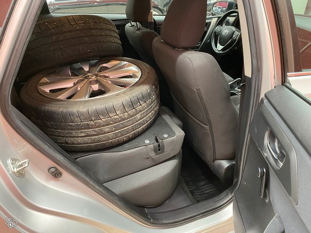 Toyota Auris 12