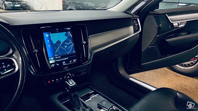 Volvo S90 24