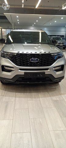 Ford Explorer 2