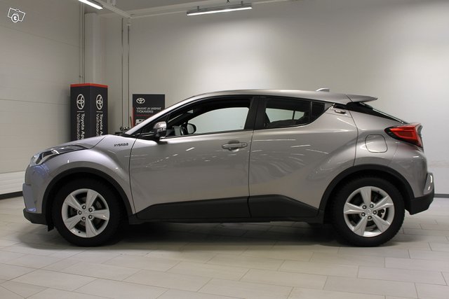 Toyota C-HR 2