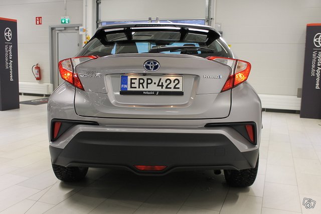 Toyota C-HR 4
