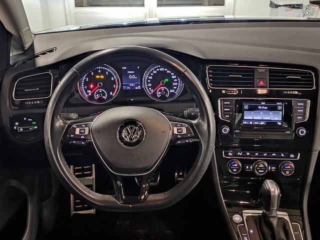 Volkswagen, VW GOLF 9