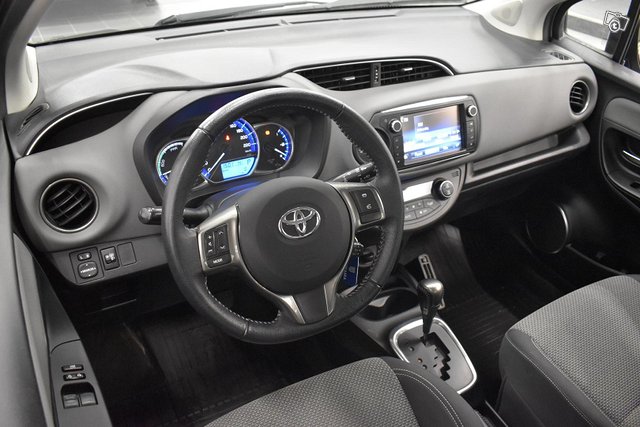 Toyota Yaris 13
