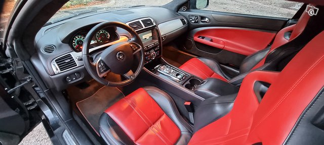 Jaguar XK 9