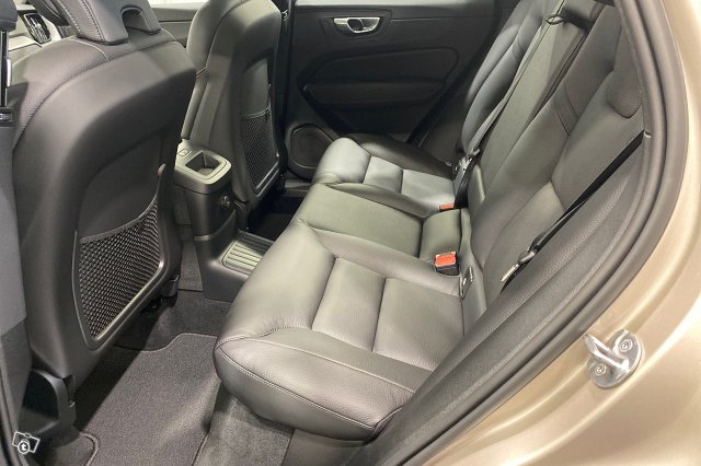 Volvo XC60 8