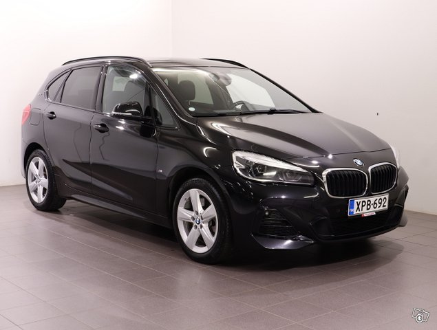 BMW 225