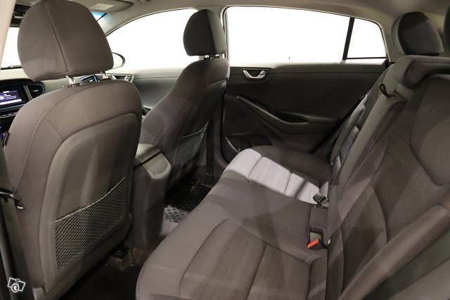 Hyundai IONIQ Hybrid 18