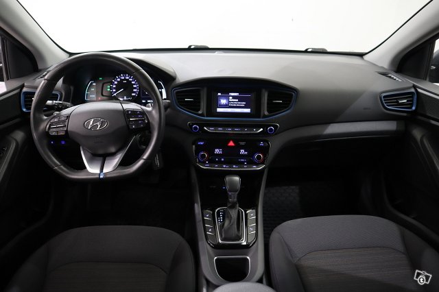 Hyundai IONIQ Hybrid 19
