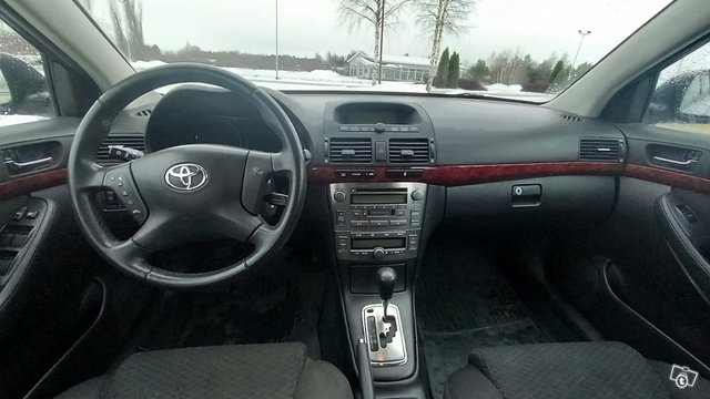 Toyota Avensis 12