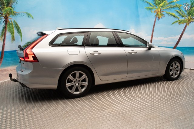 VOLVO V90 4