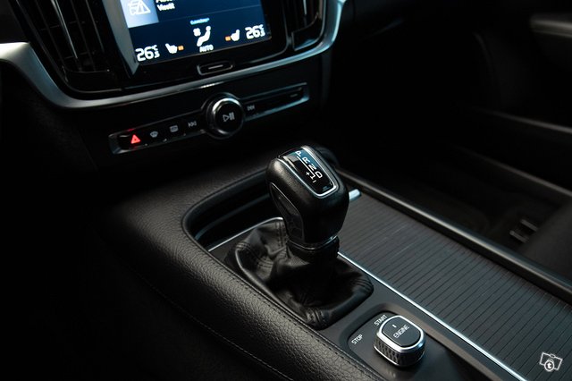 VOLVO V90 18