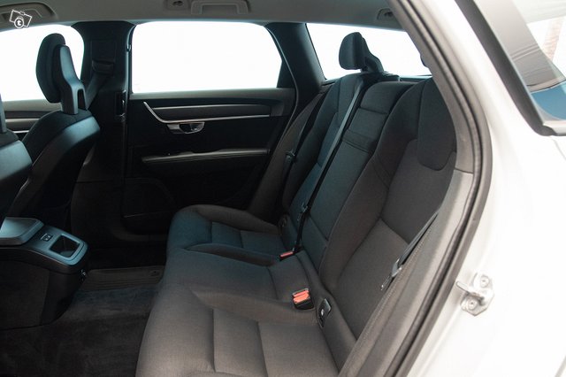 VOLVO V90 24