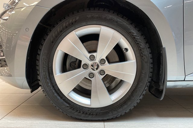 SKODA Superb 8