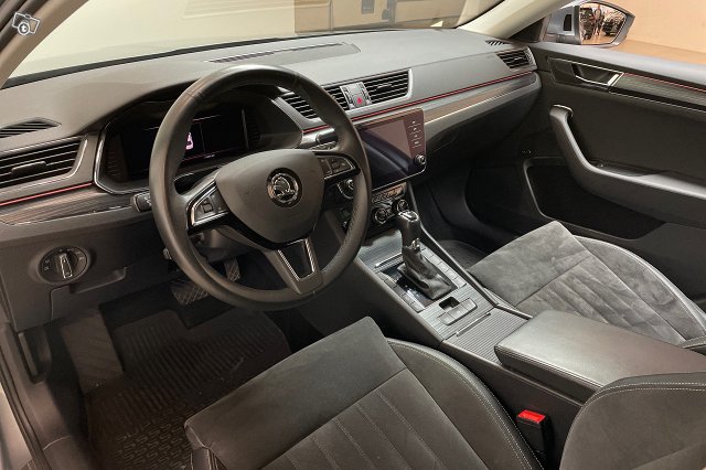 SKODA Superb 9