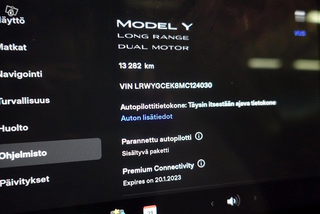 Tesla Model Y 13