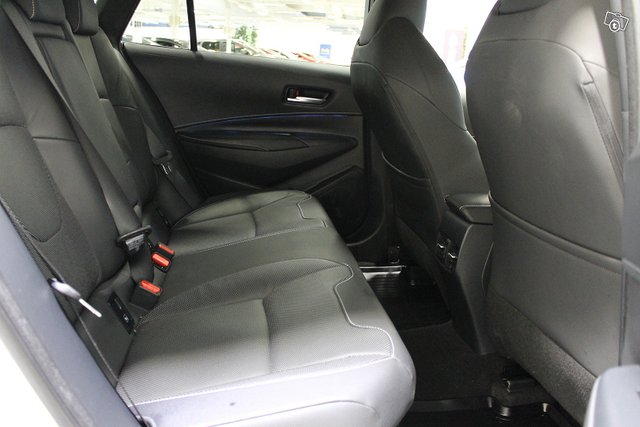 Toyota Corolla 16