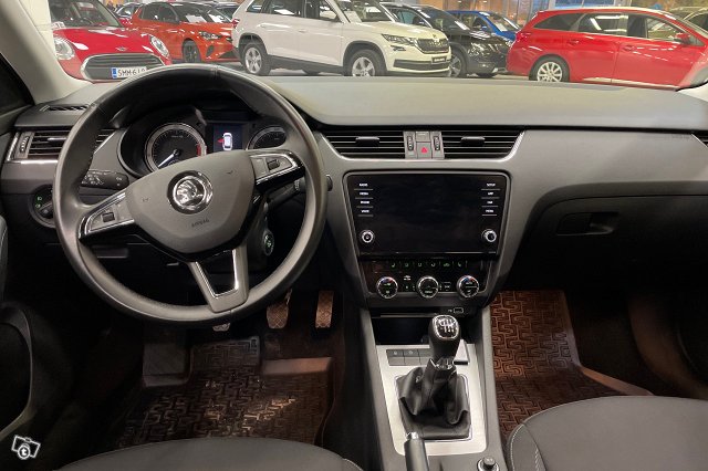 SKODA OCTAVIA 8