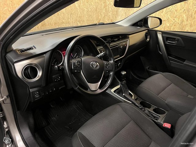 Toyota Auris 12