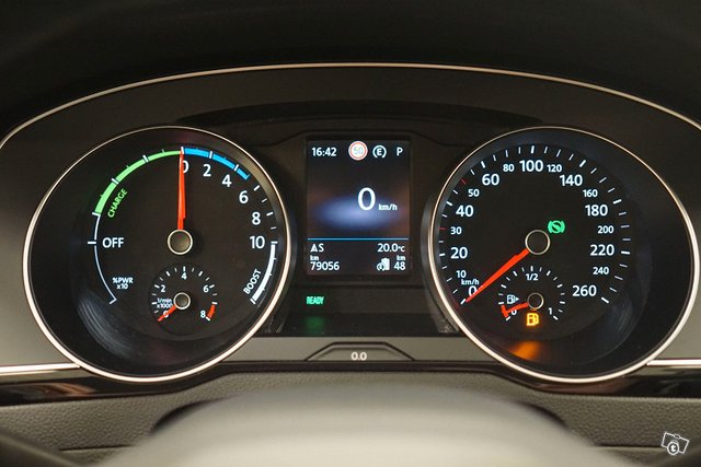 Volkswagen Passat 25