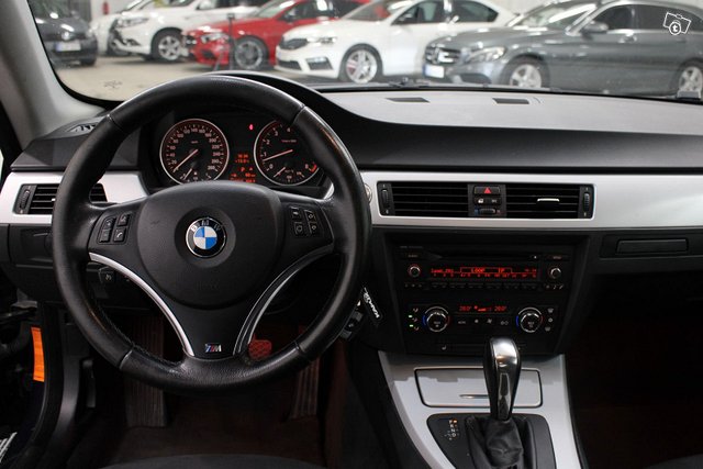 BMW 325 8