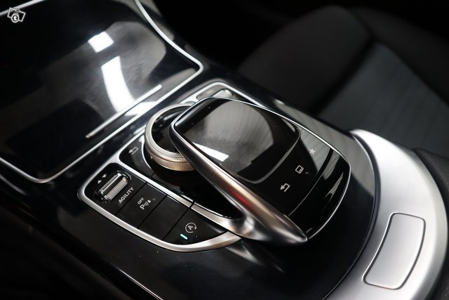 Mercedes-Benz C 8