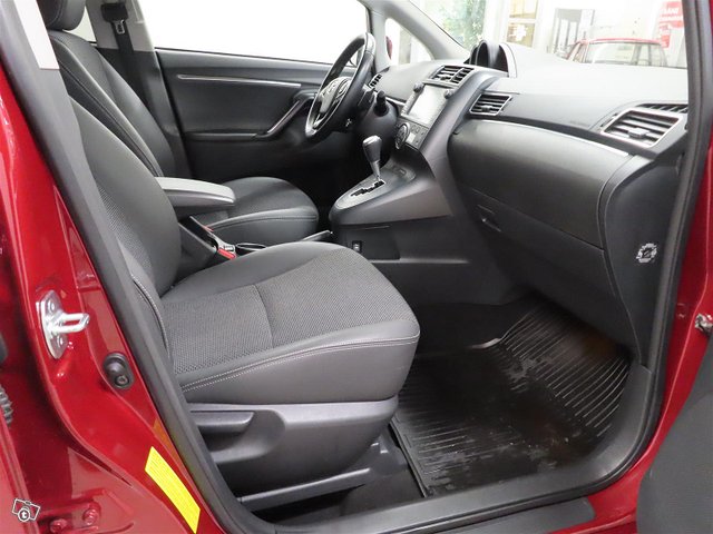 Toyota Verso 8