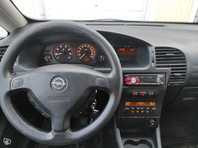 Opel Zafira 8