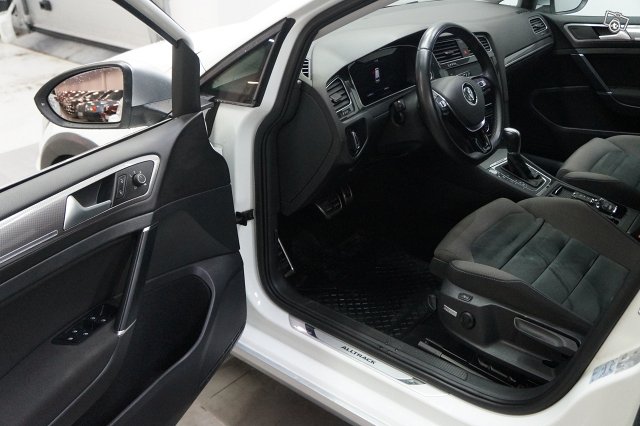 VOLKSWAGEN Golf 9